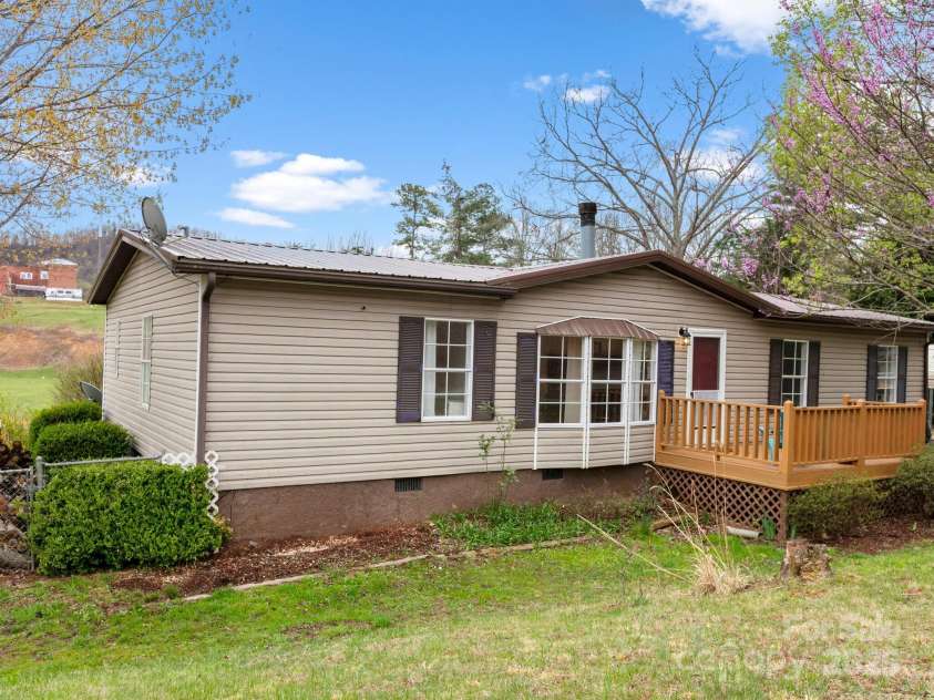 10 Clover Brook Drive, Weaverville, NC 28787.  MLS# CAR4241993, YatesRealty ID 10917. 