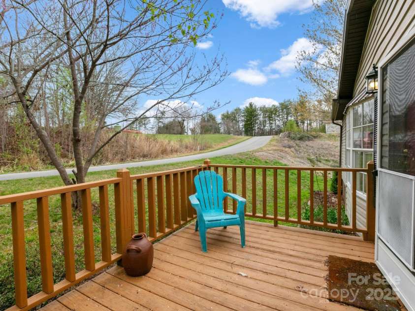 10 Clover Brook Drive, Weaverville, NC 28787.  MLS# CAR4241993, YatesRealty ID 10917. 
