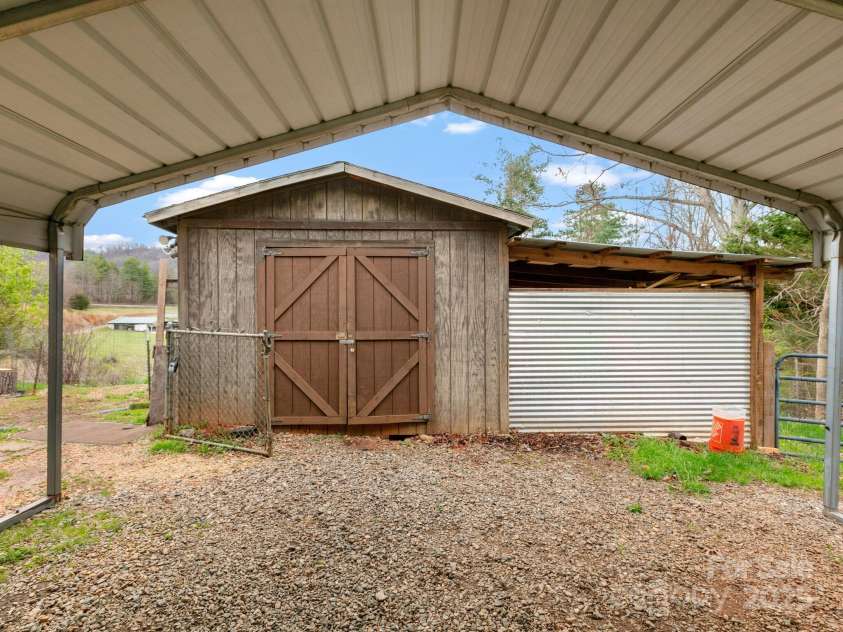 10 Clover Brook Drive, Weaverville, NC 28787.  MLS# CAR4241993, YatesRealty ID 10917. 