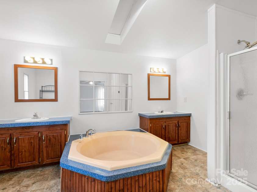 10 Clover Brook Drive, Weaverville, NC 28787.  MLS# CAR4241993, YatesRealty ID 10917. 