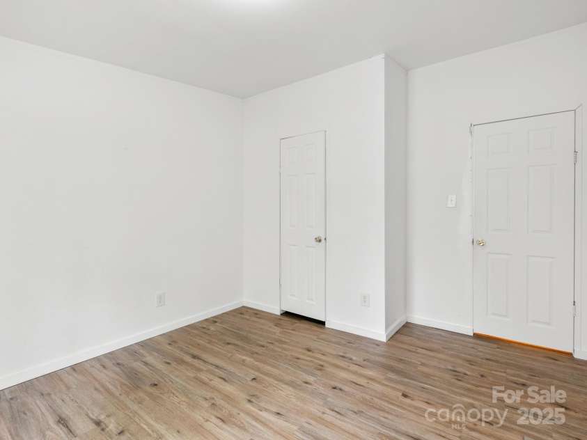 10 Clover Brook Drive, Weaverville, NC 28787.  MLS# CAR4241993, YatesRealty ID 10917. 