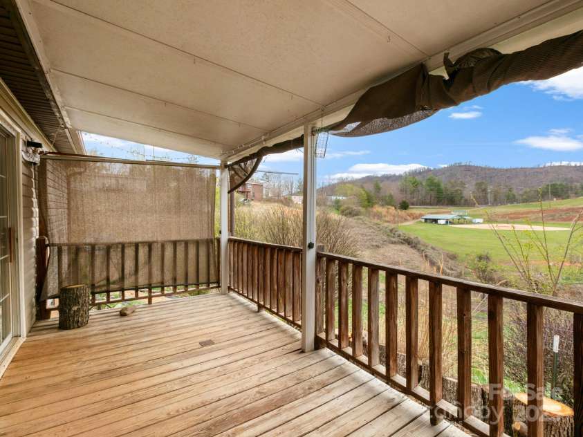 10 Clover Brook Drive, Weaverville, NC 28787.  MLS# CAR4241993, YatesRealty ID 10917. 