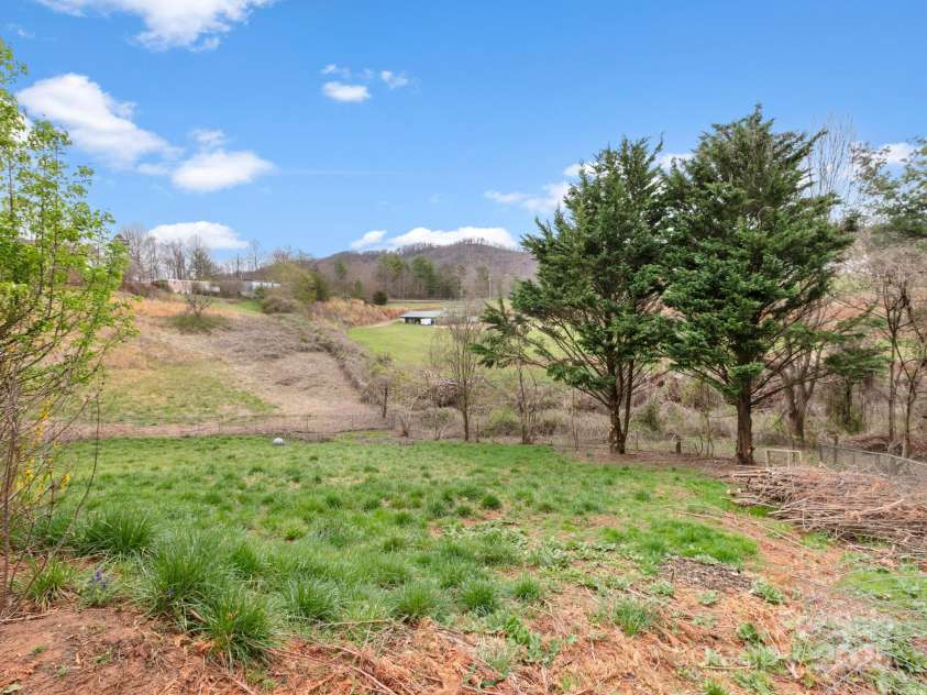 10 Clover Brook Drive, Weaverville, NC 28787.  MLS# CAR4241993, YatesRealty ID 10917. 