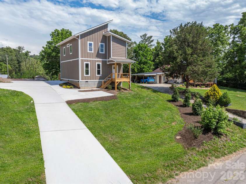 31 Elkwood Avenue, Asheville, NC 28804.  MLS# CAR4389401, YatesRealty ID 10917. 