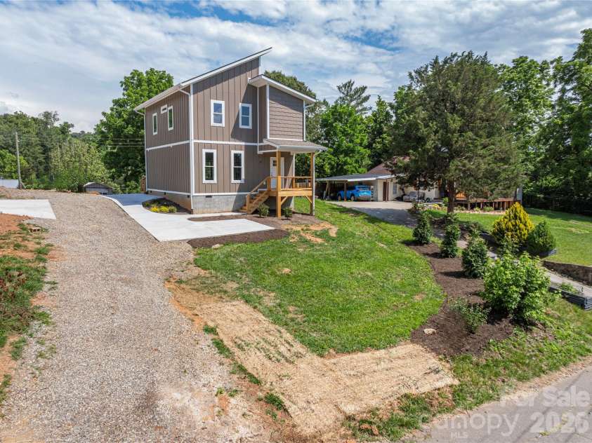 31 Elkwood Avenue, Asheville, NC 28804.  MLS# CAR4389401, YatesRealty ID 10917. 