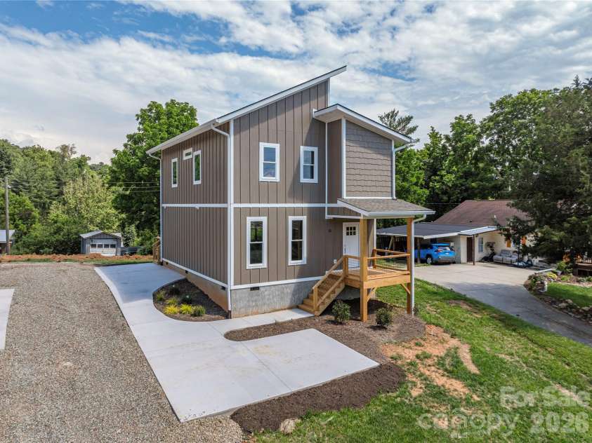 31 Elkwood Avenue, Asheville, NC 28804.  MLS# CAR4389401, YatesRealty ID 10917. 