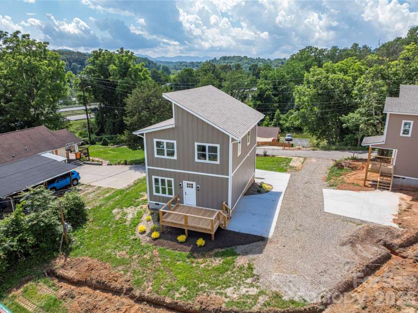 31 Elkwood Avenue, Asheville, NC 28804.  MLS# CAR4389401, YatesRealty ID 10917. 