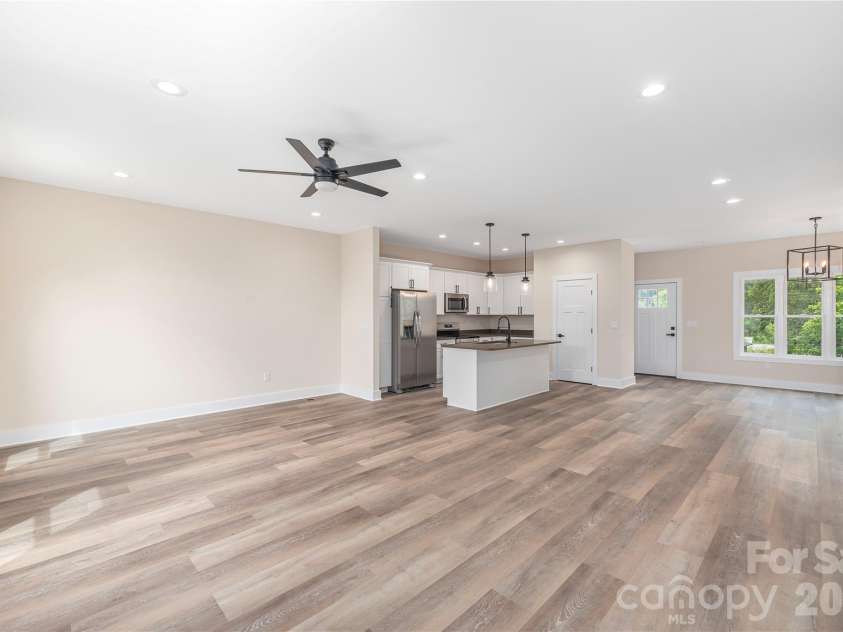 31 Elkwood Avenue, Asheville, NC 28804.  MLS# CAR4389401, YatesRealty ID 10917. 