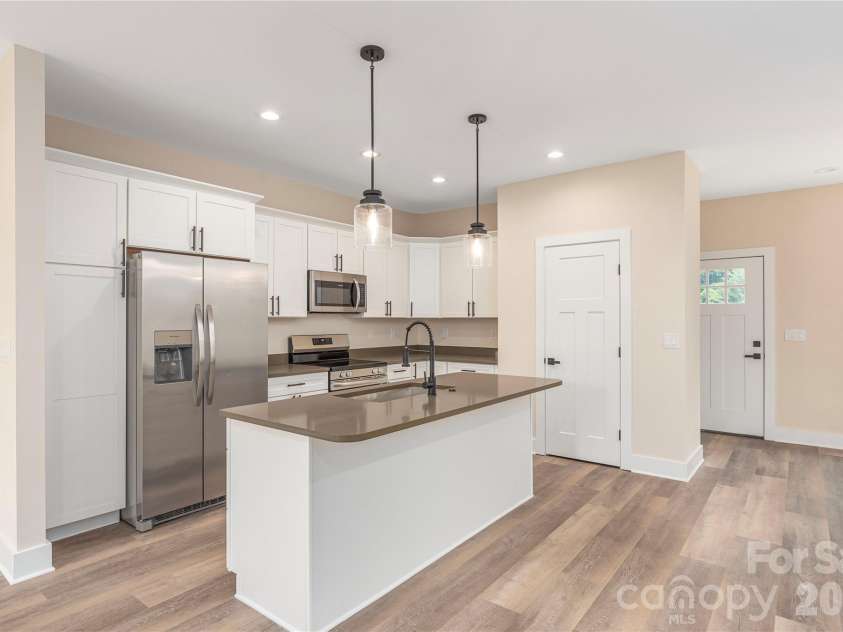 31 Elkwood Avenue, Asheville, NC 28804.  MLS# CAR4389401, YatesRealty ID 10917. 