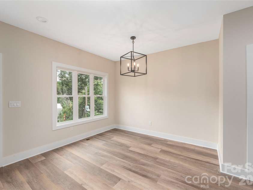 31 Elkwood Avenue, Asheville, NC 28804.  MLS# CAR4389401, YatesRealty ID 10917. 