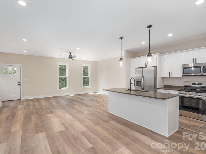31 Elkwood Avenue, Asheville, NC 28804.  MLS# CAR4389401, YatesRealty ID 10917. 