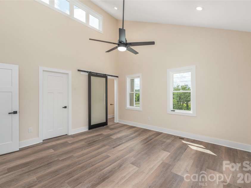 31 Elkwood Avenue, Asheville, NC 28804.  MLS# CAR4389401, YatesRealty ID 10917. 