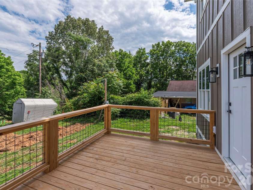 31 Elkwood Avenue, Asheville, NC 28804.  MLS# CAR4389401, YatesRealty ID 10917. 