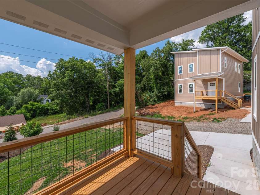 31 Elkwood Avenue, Asheville, NC 28804.  MLS# CAR4389401, YatesRealty ID 10917. 