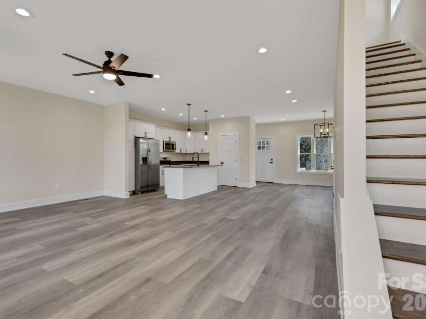 31 Elkwood Avenue, Asheville, NC 28804.  MLS# CAR4389401, YatesRealty ID 10917. 