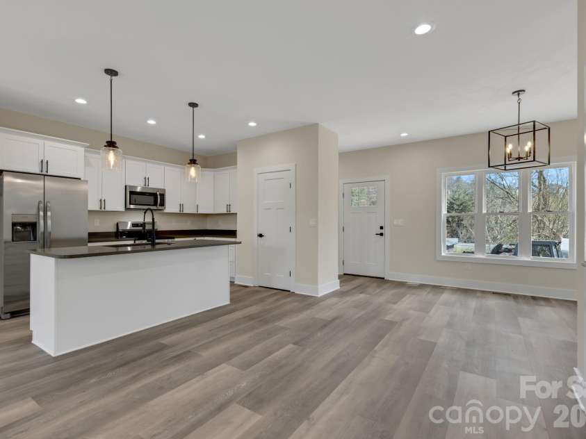 31 Elkwood Avenue, Asheville, NC 28804.  MLS# CAR4389401, YatesRealty ID 10917. 