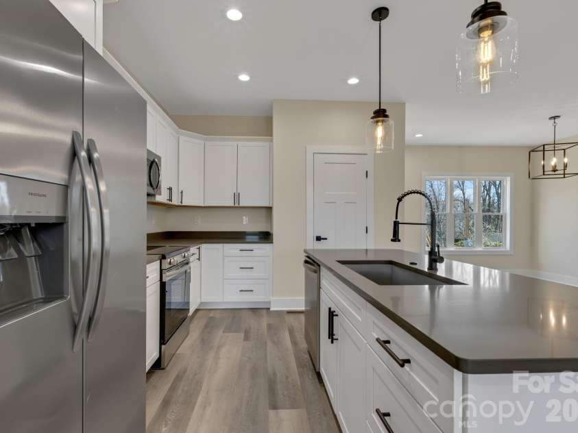 31 Elkwood Avenue, Asheville, NC 28804.  MLS# CAR4389401, YatesRealty ID 10917. 