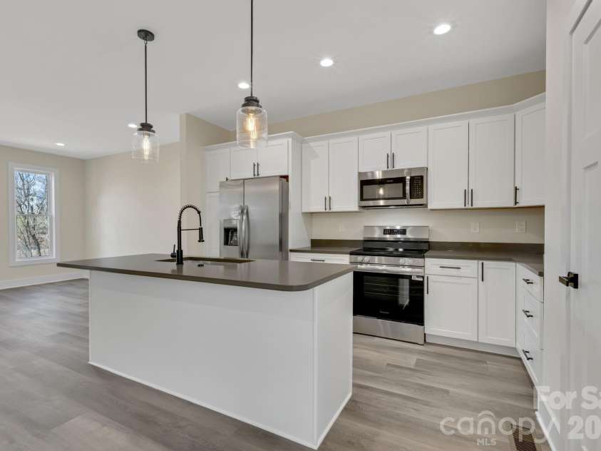 31 Elkwood Avenue, Asheville, NC 28804.  MLS# CAR4389401, YatesRealty ID 10917. 