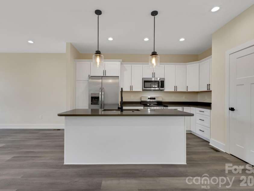 31 Elkwood Avenue, Asheville, NC 28804.  MLS# CAR4389401, YatesRealty ID 10917. 