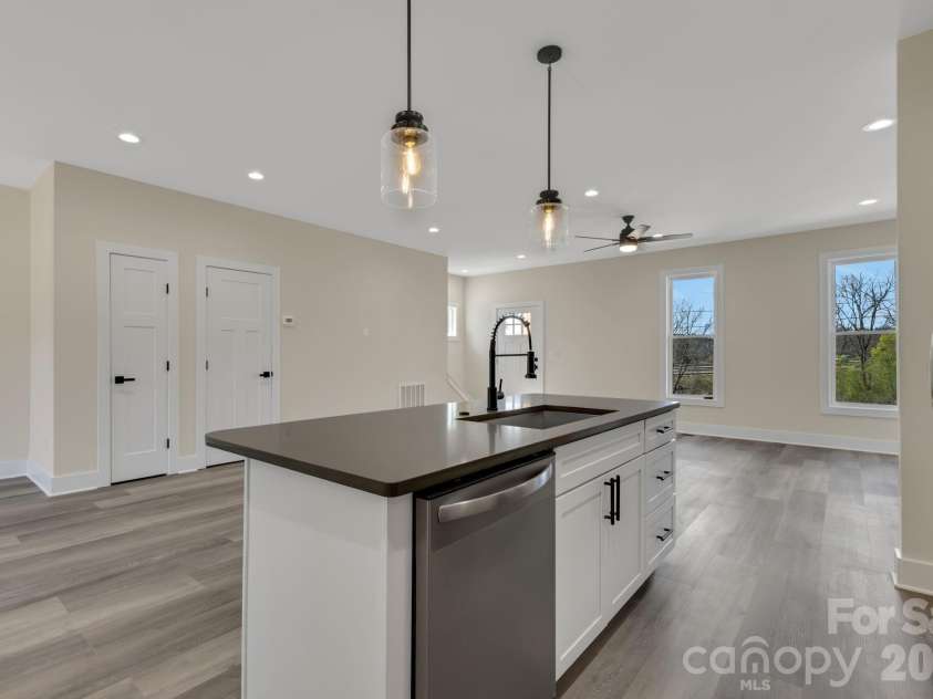 31 Elkwood Avenue, Asheville, NC 28804.  MLS# CAR4389401, YatesRealty ID 10917. 