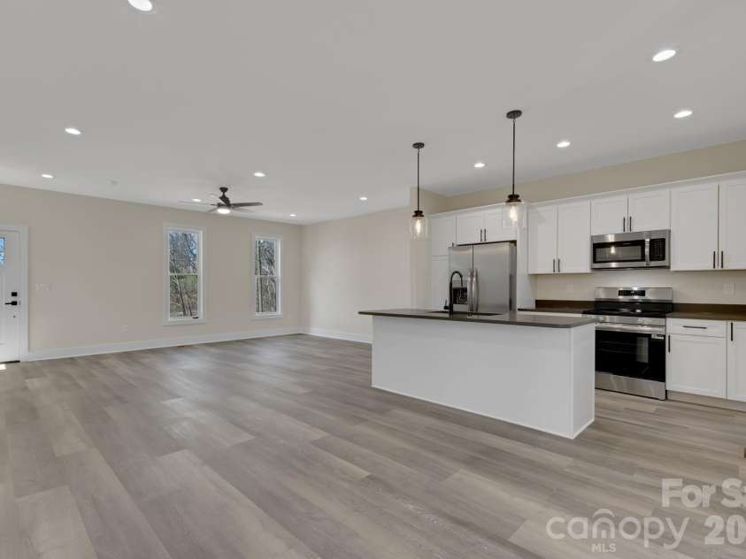 31 Elkwood Avenue, Asheville, NC 28804.  MLS# CAR4389401, YatesRealty ID 10917. 