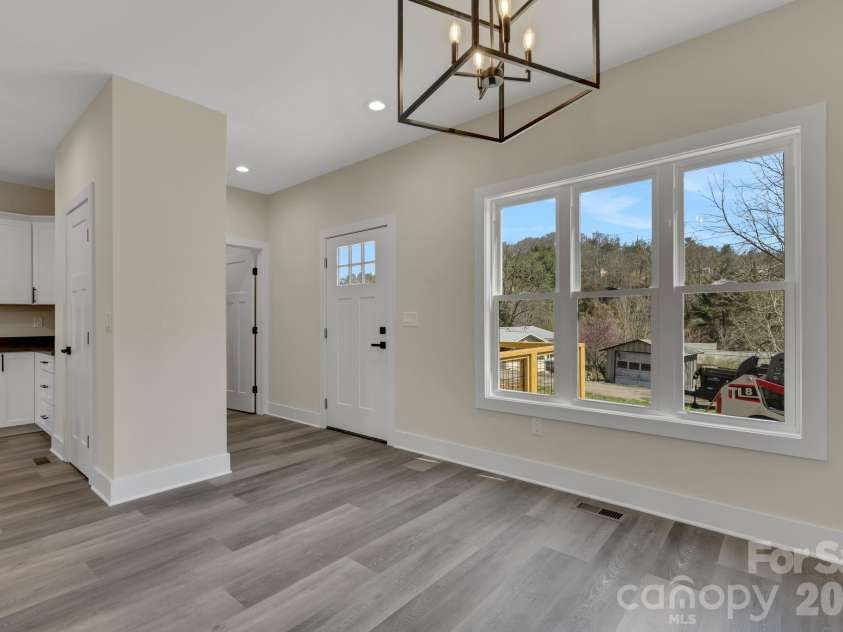 31 Elkwood Avenue, Asheville, NC 28804.  MLS# CAR4389401, YatesRealty ID 10917. 
