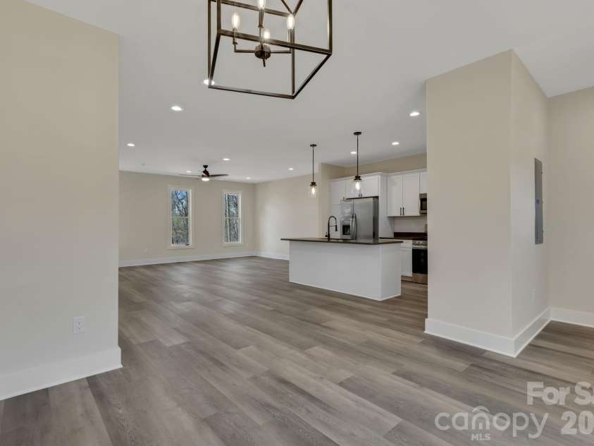 31 Elkwood Avenue, Asheville, NC 28804.  MLS# CAR4389401, YatesRealty ID 10917. 