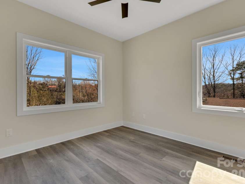 31 Elkwood Avenue, Asheville, NC 28804.  MLS# CAR4389401, YatesRealty ID 10917. 