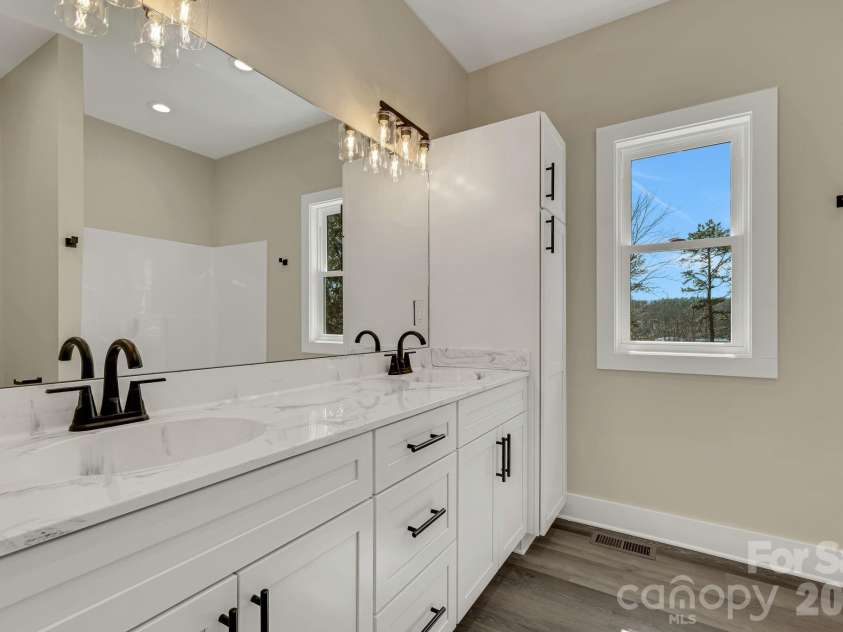 31 Elkwood Avenue, Asheville, NC 28804.  MLS# CAR4389401, YatesRealty ID 10917. 