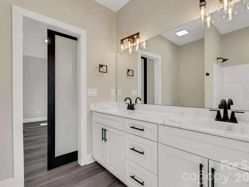 31 Elkwood Avenue, Asheville, NC 28804.  MLS# CAR4389401, YatesRealty ID 10917. 