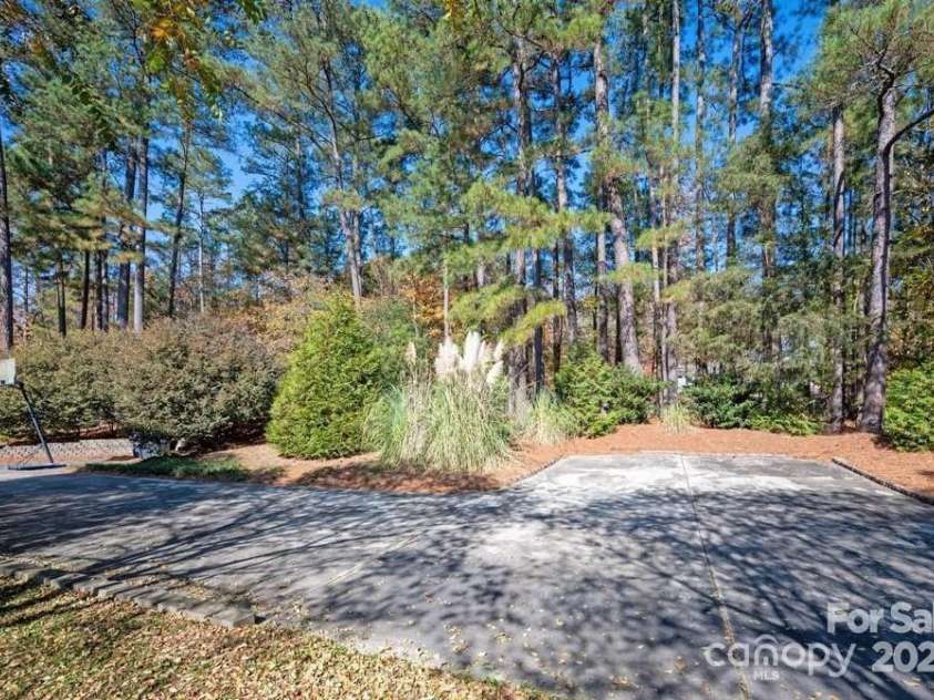 3424 Red Fox Trail, Matthews, NC 28104.  MLS# CAR4301295, YatesRealty ID 10919. 