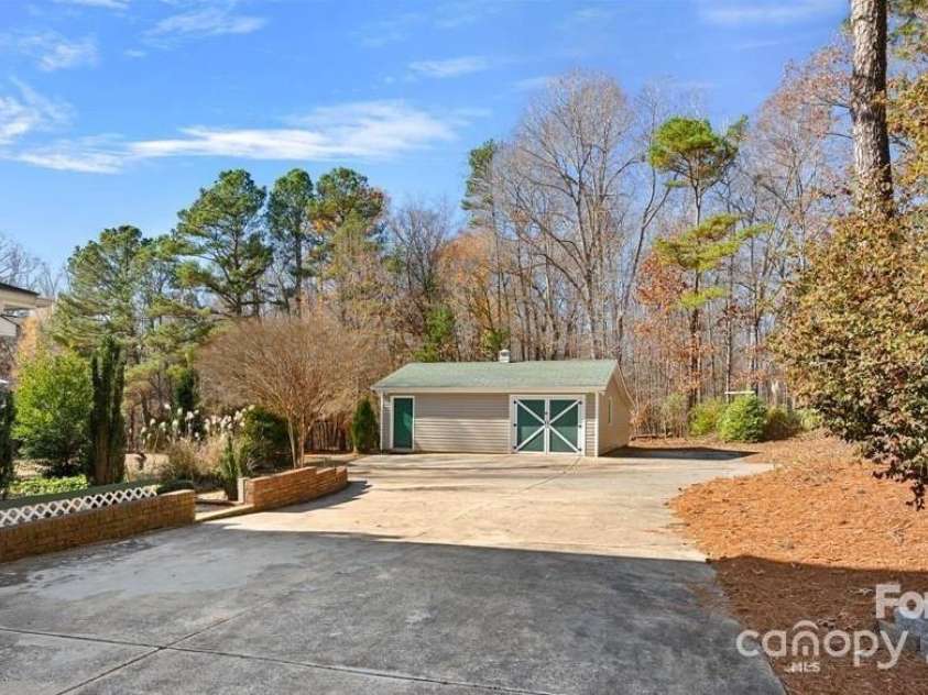 3424 Red Fox Trail, Matthews, NC 28104.  MLS# CAR4301295, YatesRealty ID 10919. 