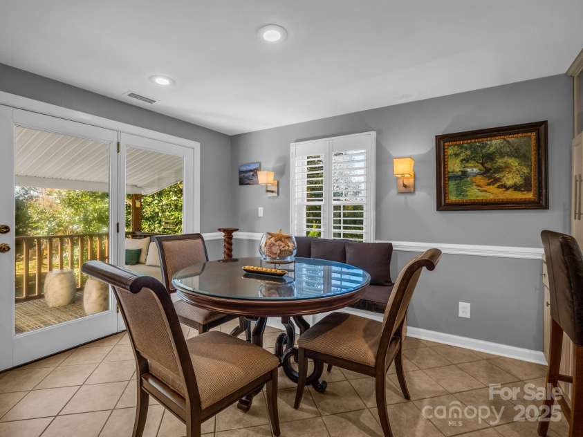 2340 24th Avenue, Hickory, NC 28601.  MLS# CAR4314509, YatesRealty ID 1092. 