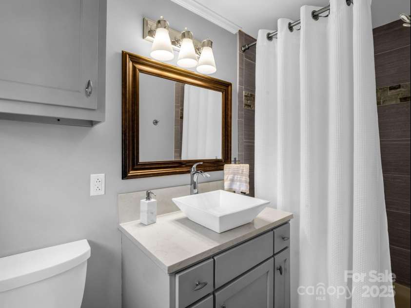 2340 24th Avenue, Hickory, NC 28601.  MLS# CAR4314509, YatesRealty ID 1092. 