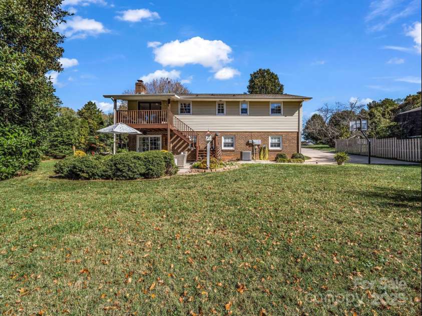 2340 24th Avenue, Hickory, NC 28601.  MLS# CAR4314509, YatesRealty ID 1092. 
