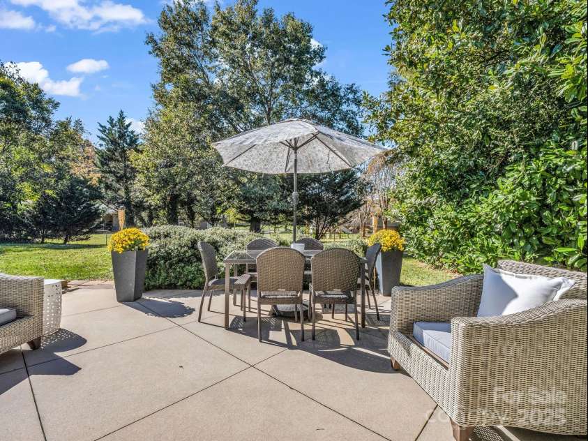 2340 24th Avenue, Hickory, NC 28601.  MLS# CAR4314509, YatesRealty ID 1092. 