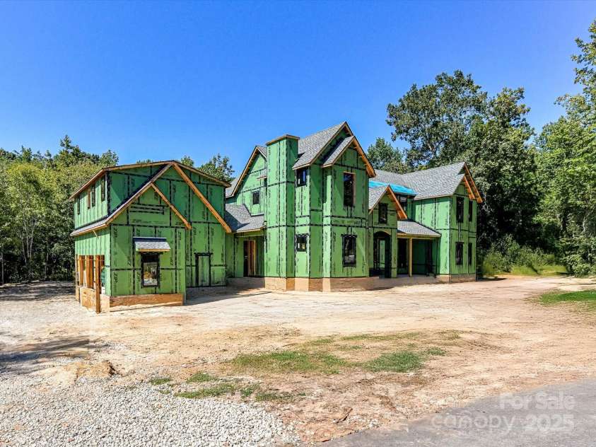 4658 Sugar Plum Lane, Davidson, NC 28036.  MLS# CAR4299328, YatesRealty ID 1092. Stunning, New Construction, 2Story/Basement, 5 Bedroom,4.5 Bath Retreat beautifullynestled on 2.16 acre, private,cul-de-sac lot in exclusive,picturesque, new community,Cachet of Davidson!
