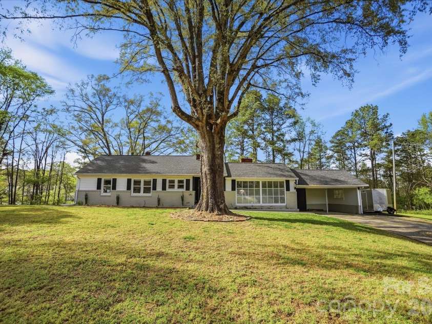 2104 Hillcrest Avenue, Albemarle, NC 28001.  MLS# CAR4365674, YatesRealty ID 10920. 
