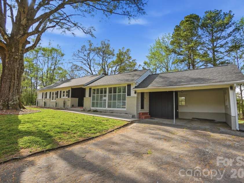 2104 Hillcrest Avenue, Albemarle, NC 28001.  MLS# CAR4365674, YatesRealty ID 10920. 