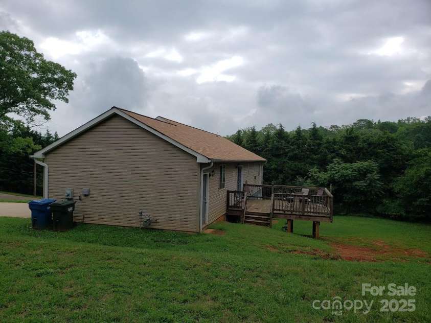 2290 9th Avenue Drive, Hickory, NC 28601.  MLS# CAR4163776, YatesRealty ID 10920. 