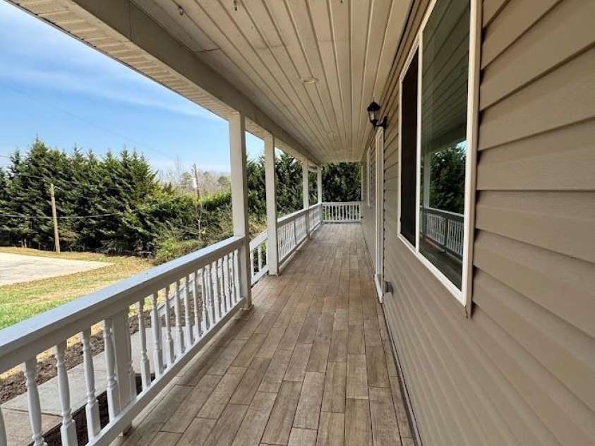 2290 9th Avenue Drive, Hickory, NC 28601.  MLS# CAR4163776, YatesRealty ID 10920. 