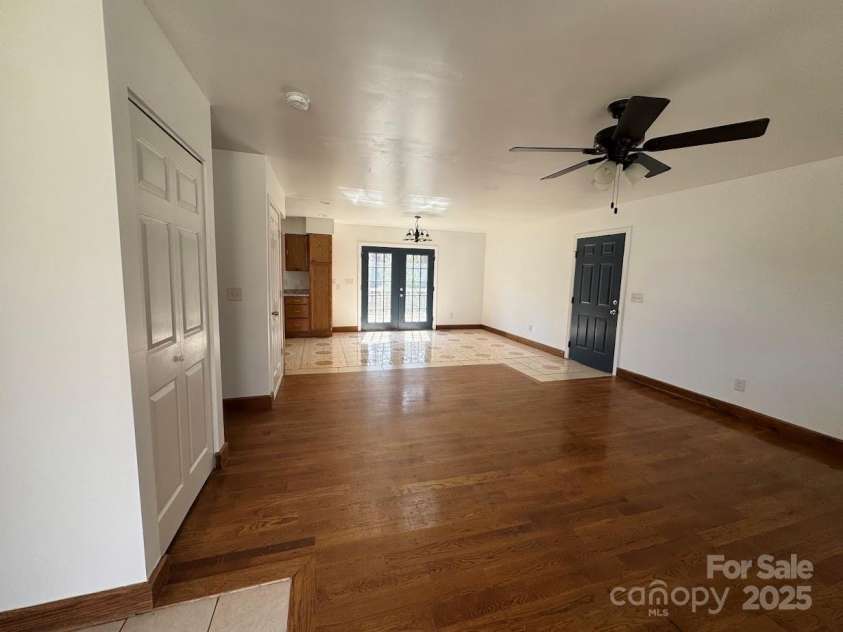 2290 9th Avenue Drive, Hickory, NC 28601.  MLS# CAR4163776, YatesRealty ID 10920. 