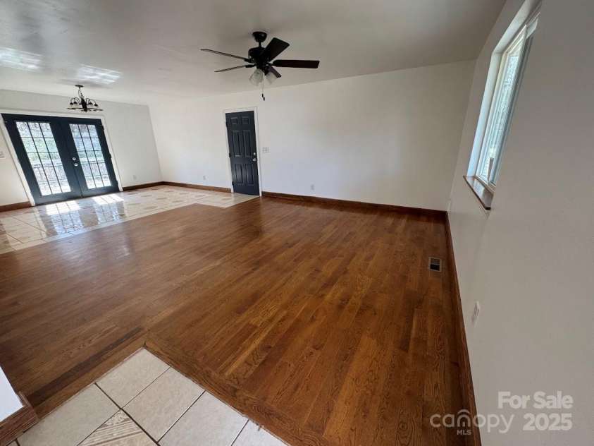 2290 9th Avenue Drive, Hickory, NC 28601.  MLS# CAR4163776, YatesRealty ID 10920. 