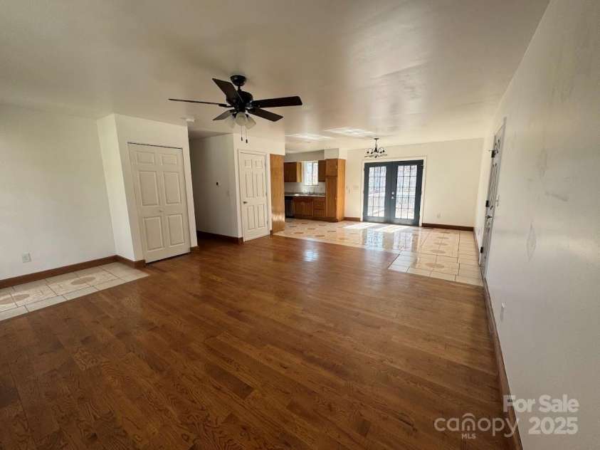 2290 9th Avenue Drive, Hickory, NC 28601.  MLS# CAR4163776, YatesRealty ID 10920. 