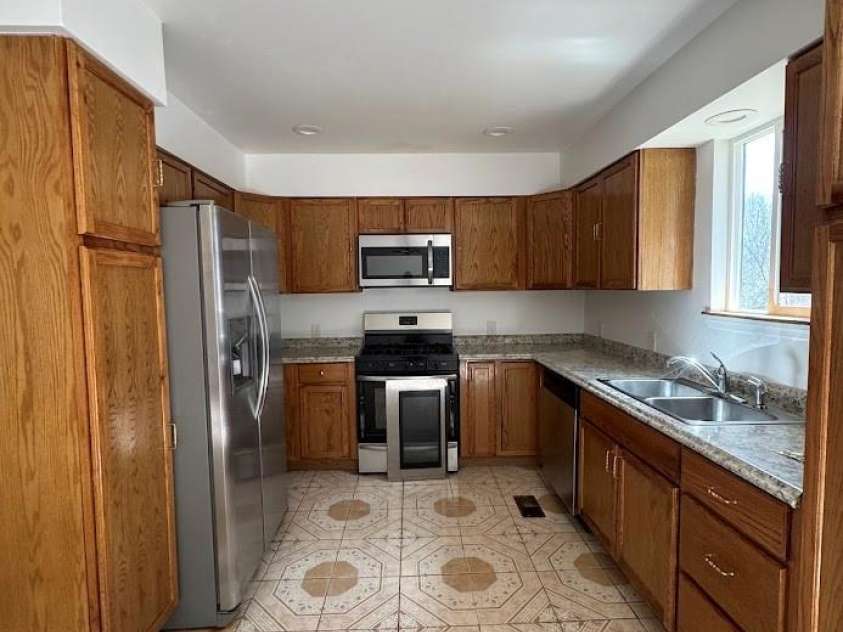 2290 9th Avenue Drive, Hickory, NC 28601.  MLS# CAR4163776, YatesRealty ID 10920. 