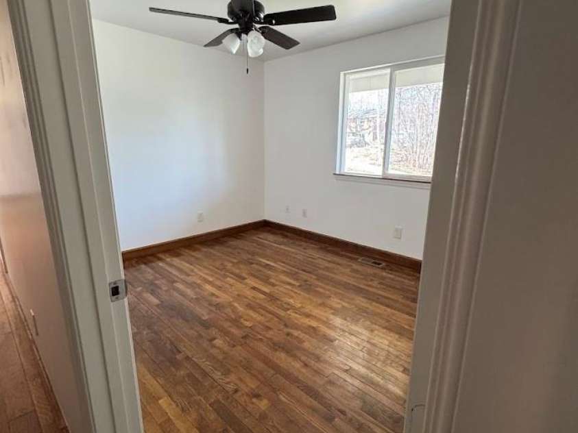 2290 9th Avenue Drive, Hickory, NC 28601.  MLS# CAR4163776, YatesRealty ID 10920. 