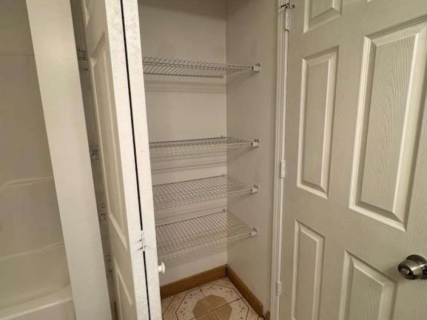 2290 9th Avenue Drive, Hickory, NC 28601.  MLS# CAR4163776, YatesRealty ID 10920. 