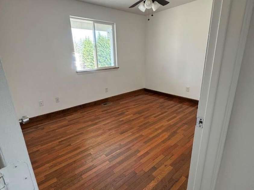 2290 9th Avenue Drive, Hickory, NC 28601.  MLS# CAR4163776, YatesRealty ID 10920. 