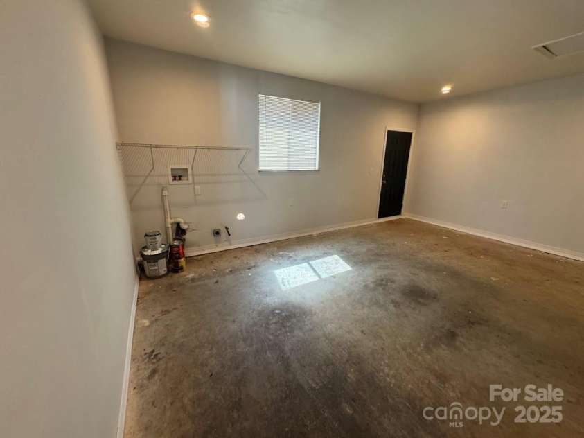 2290 9th Avenue Drive, Hickory, NC 28601.  MLS# CAR4163776, YatesRealty ID 10920. 