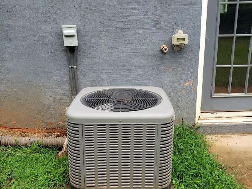 2290 9th Avenue Drive, Hickory, NC 28601.  MLS# CAR4163776, YatesRealty ID 10920. 